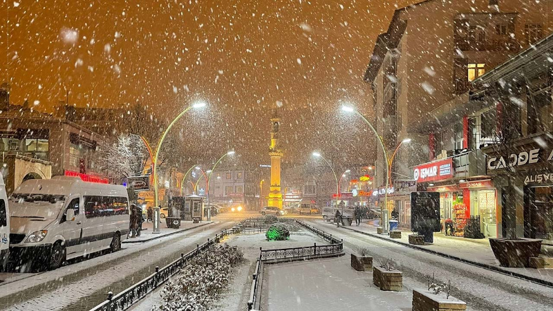 Beyaz örtü kapıyı çaldı