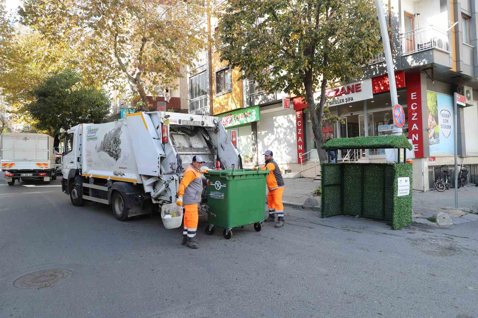 Sultangazi’de "Çöpler Konteynere" uygulaması başlatıldı
